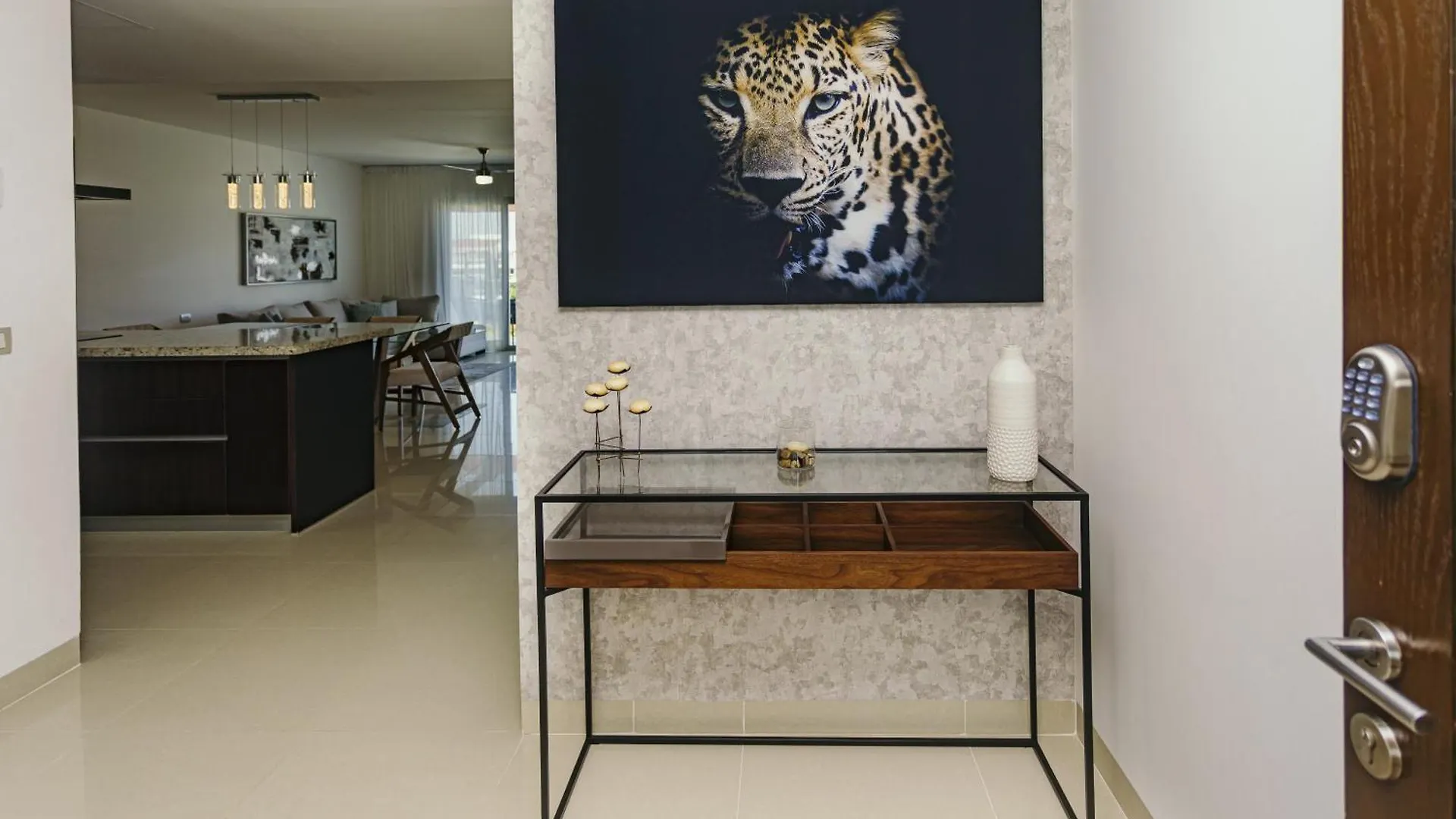 Casa El Encanto Penthouse 532 Sur Condo의 연락처